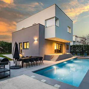 Aida - 4 Bedroom Luxury With Large Private Pool 4k Projector And Jacuzzi Villa