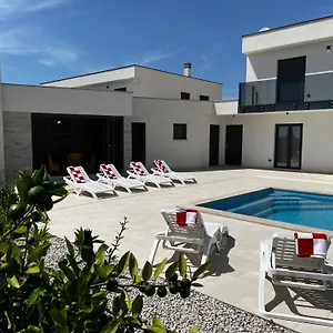 Mare - Modern With Swimming Pool And Jacuzzi Villa