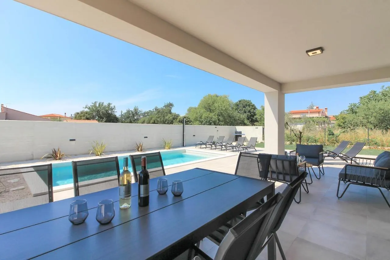Modern Villa With Private Pool In Pula