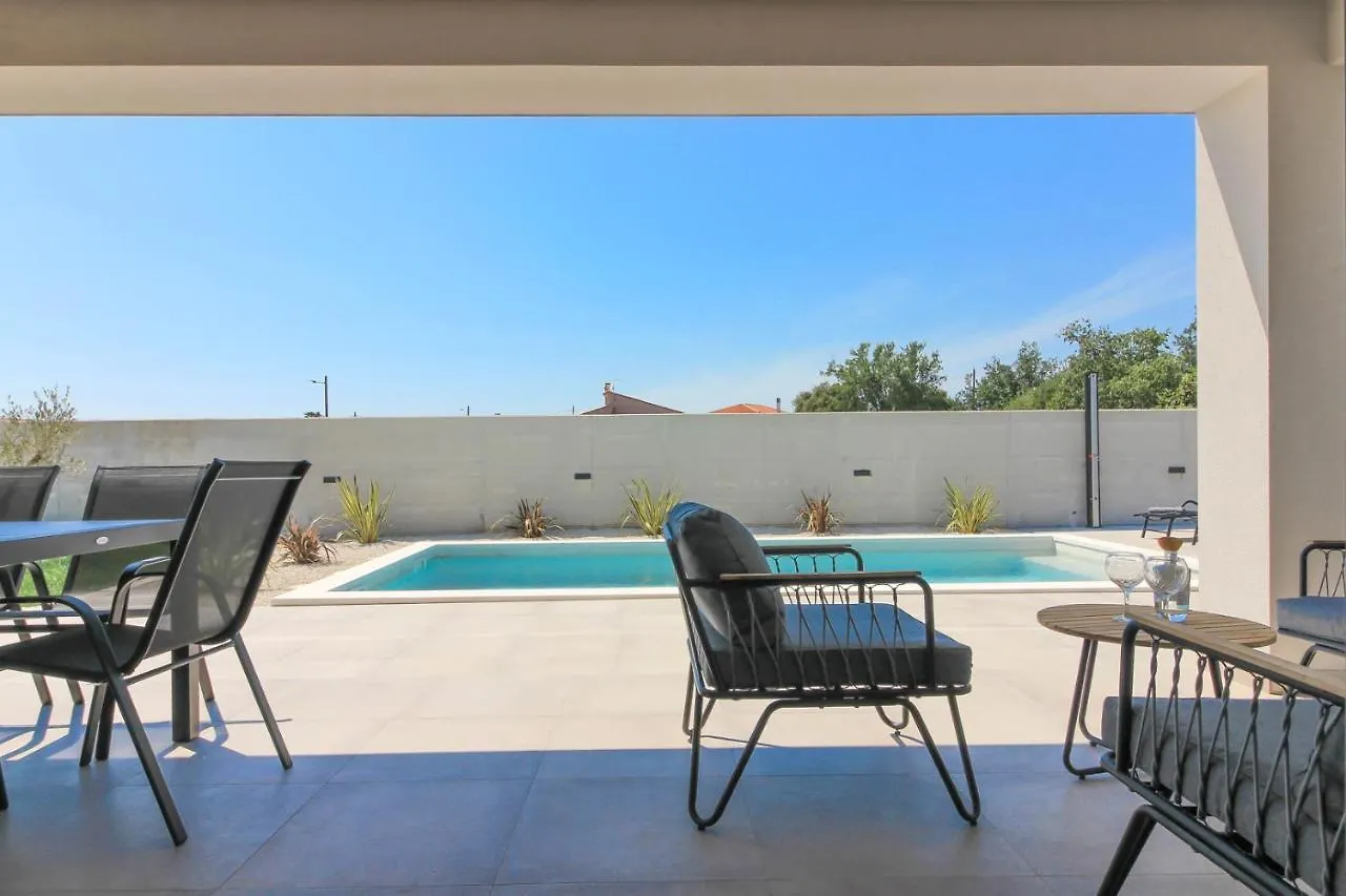 Modern Villa With Private Pool In Pula