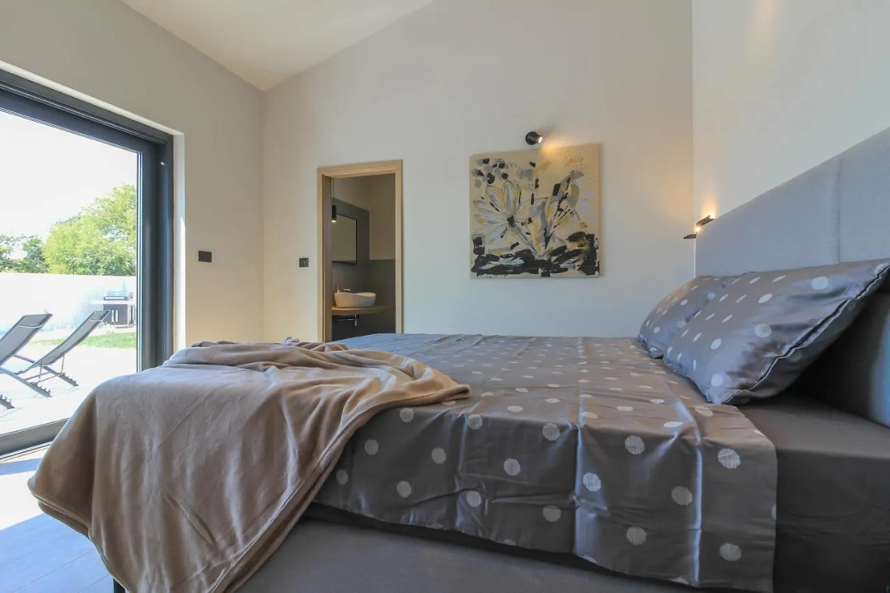 Modern Villa With Private Pool In Pula