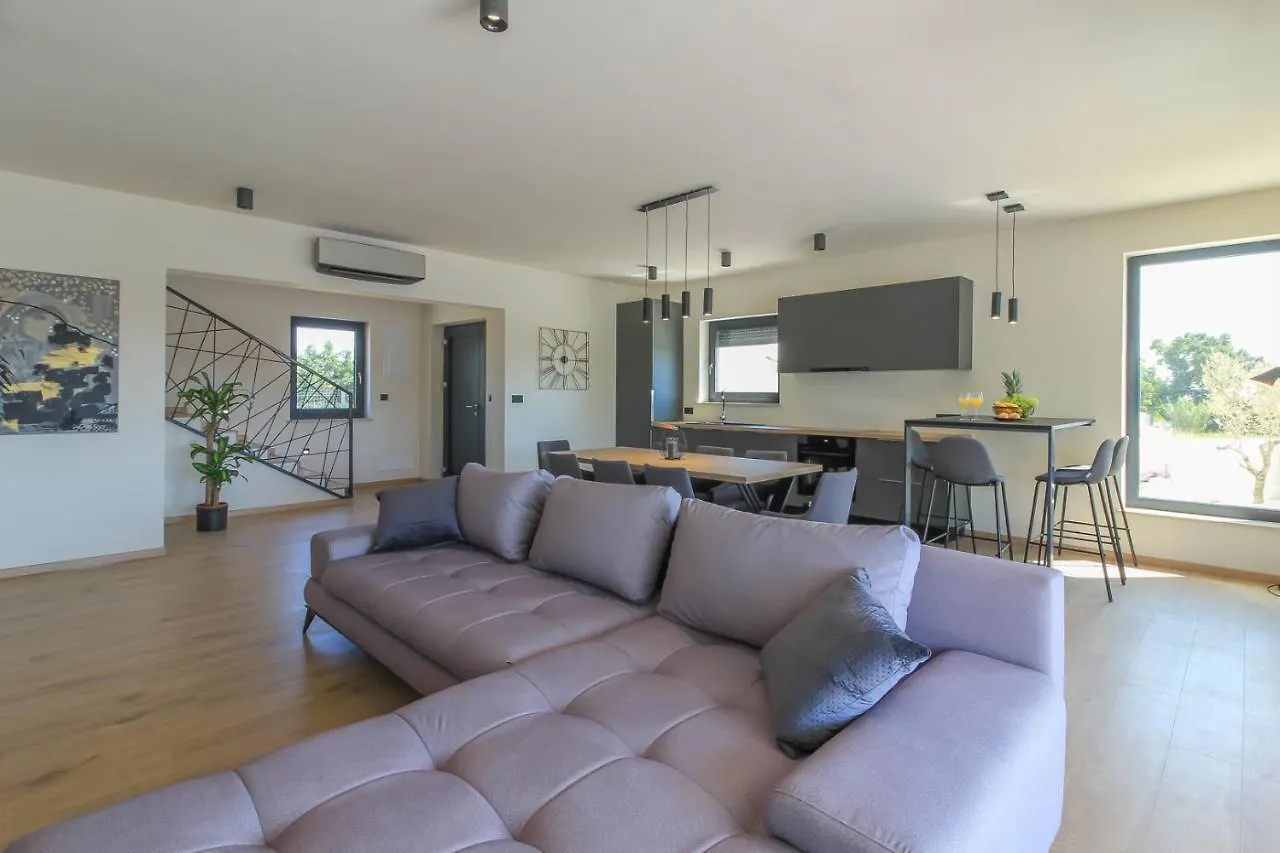 Modern Villa With Private Pool In Pula