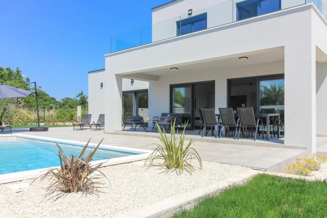 Modern Villa With Private Pool In Pula