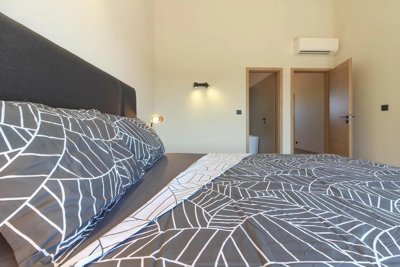 Modern Villa With Private Pool In Pula