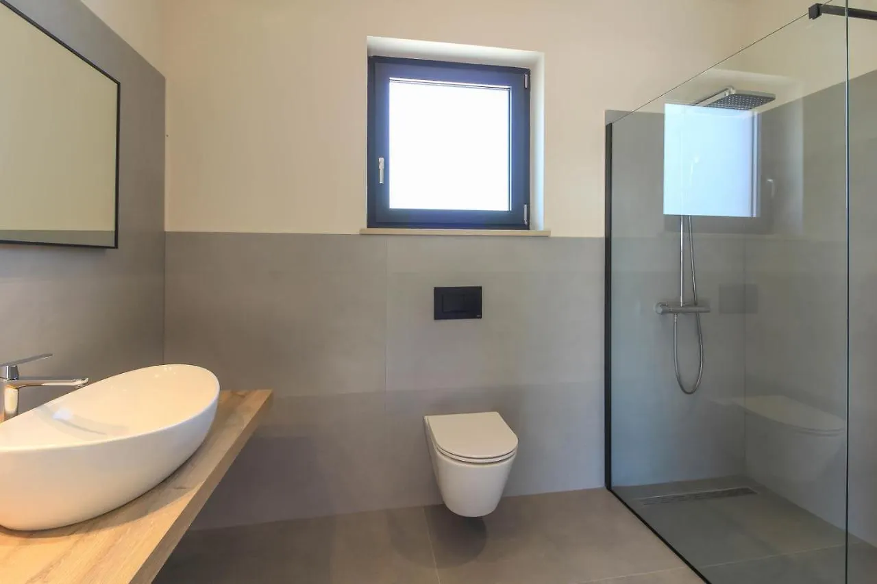 Modern Villa With Private Pool In Pula