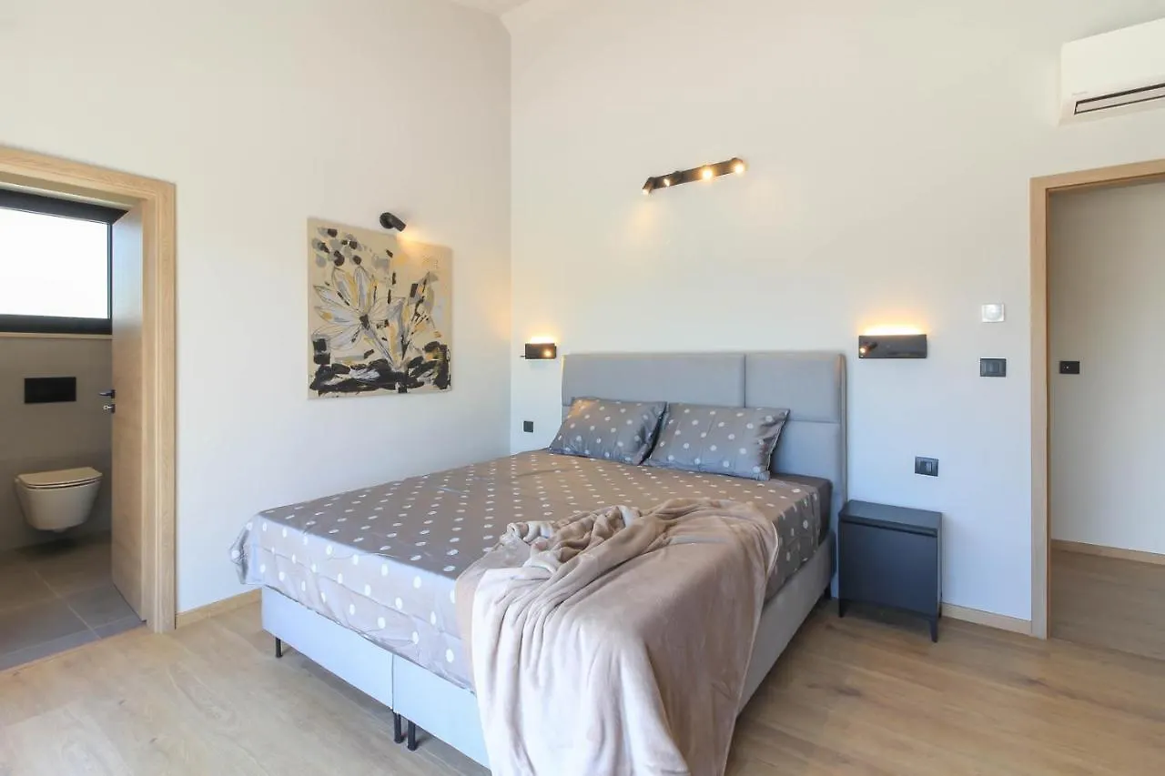Modern Villa With Private Pool In Pula