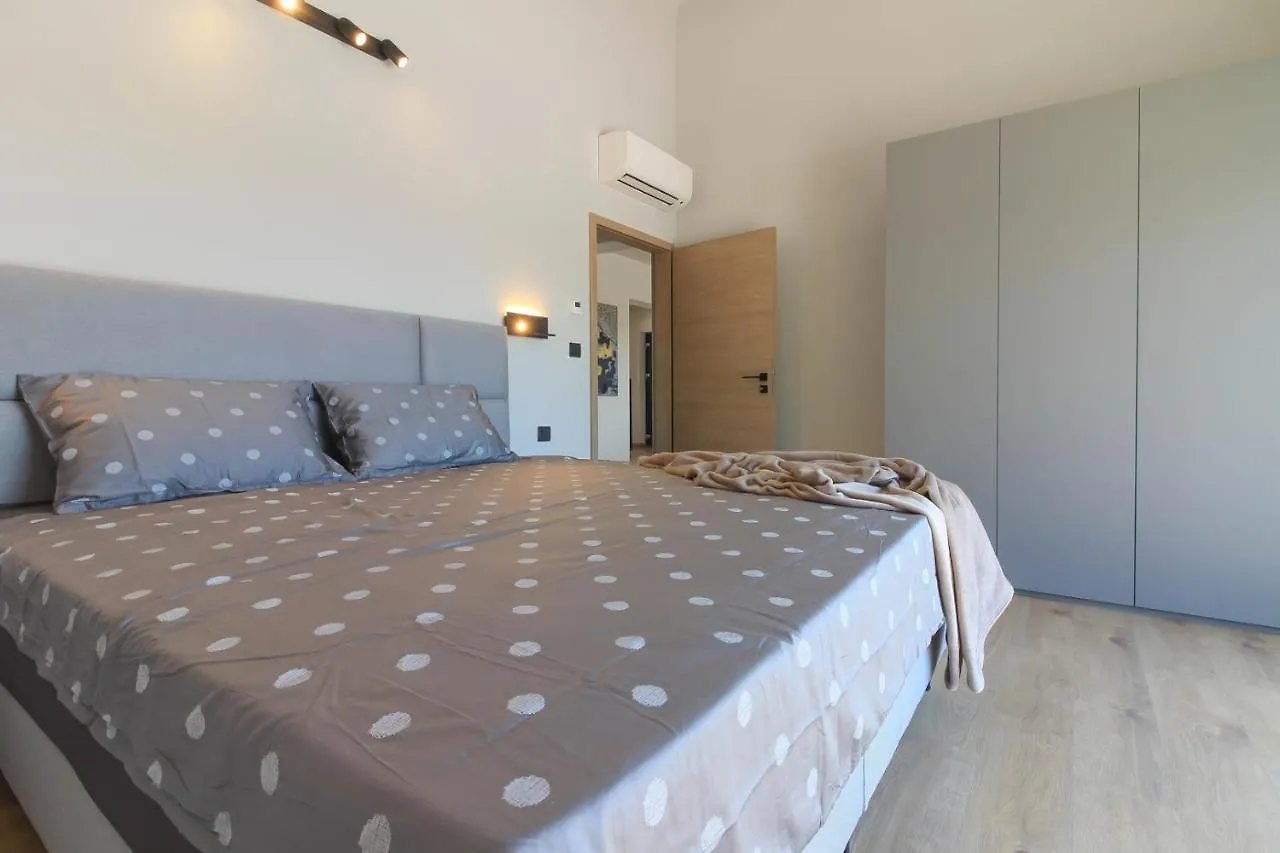 Modern Villa With Private Pool In Pula