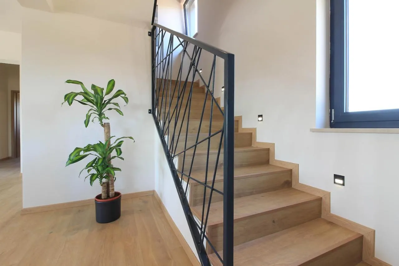 Modern Villa With Private Pool In Pula
